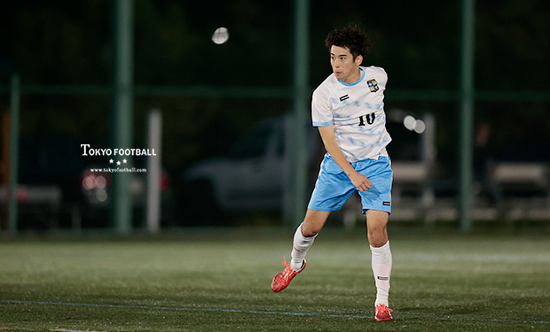 写真:18分に左足で豪快なボレーを決めたアストラの矢野。