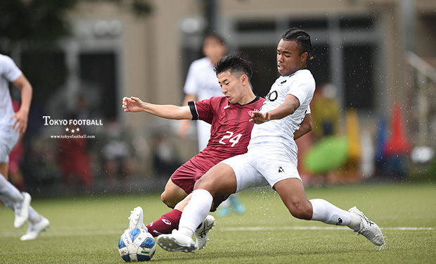 写真:後半ゴールに迫るEDOのFW茂木秀人イファイン。