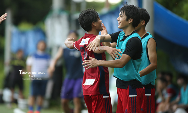 写真:終了間際に涌井が3点目を奪って試合を決めた東蹴。