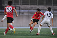 前半ゴールを狙う久保。 PhotoGallery