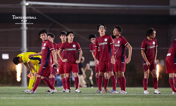 写真:EDO戦に敗れて肩を落とす東蹴の選手たち。