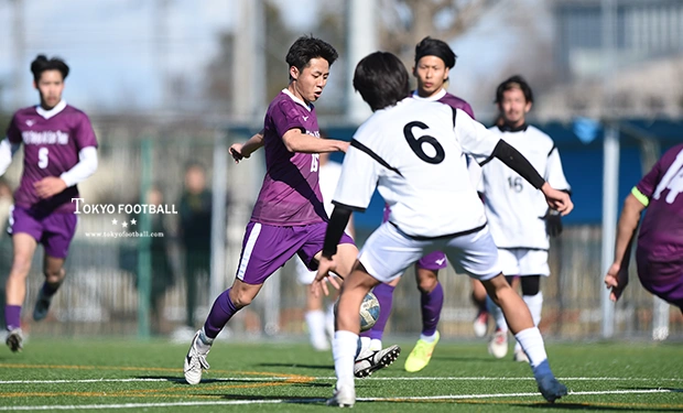 写真:後半にゴールを狙う及川だが決められず。