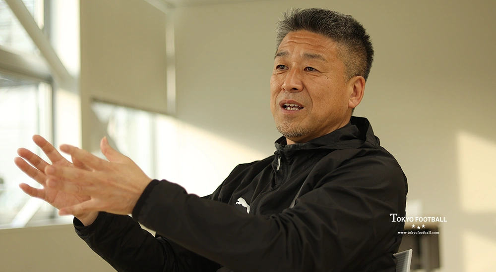 写真：指揮官としてJFL2季目に挑む石村監督。