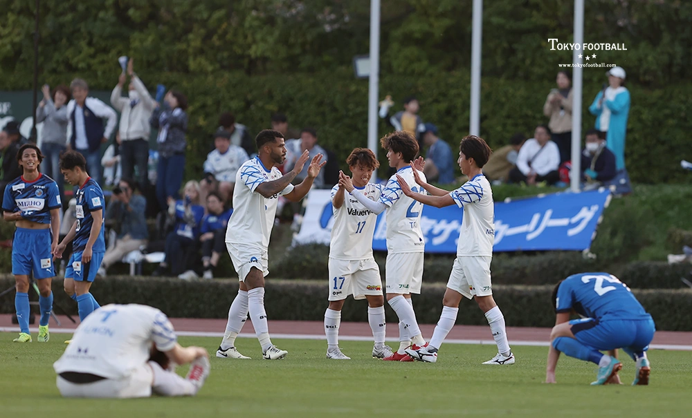 写真：ホームで今季初勝利を手にした南葛SC。