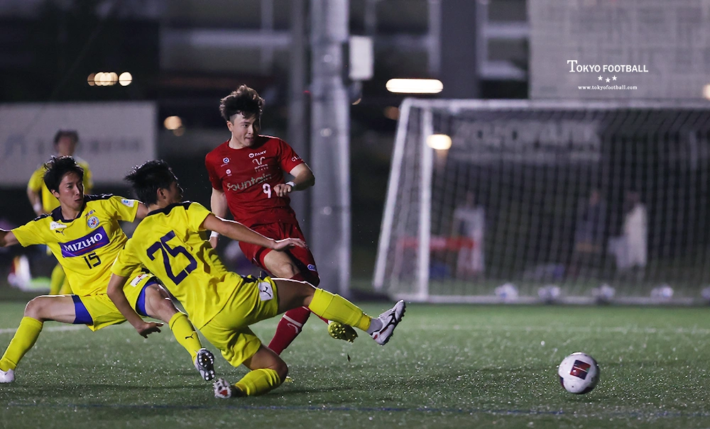 写真：先制ゴールを決めるエリースのFWソン・ホギョン。