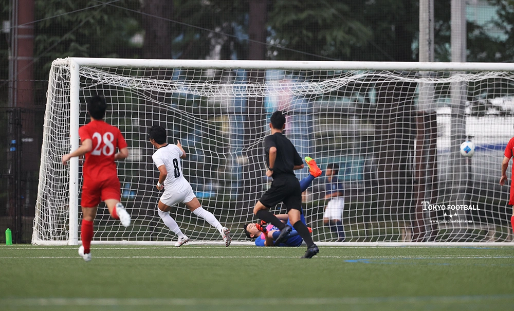 写真：前半に追加点を決めるEDOの吉馴。