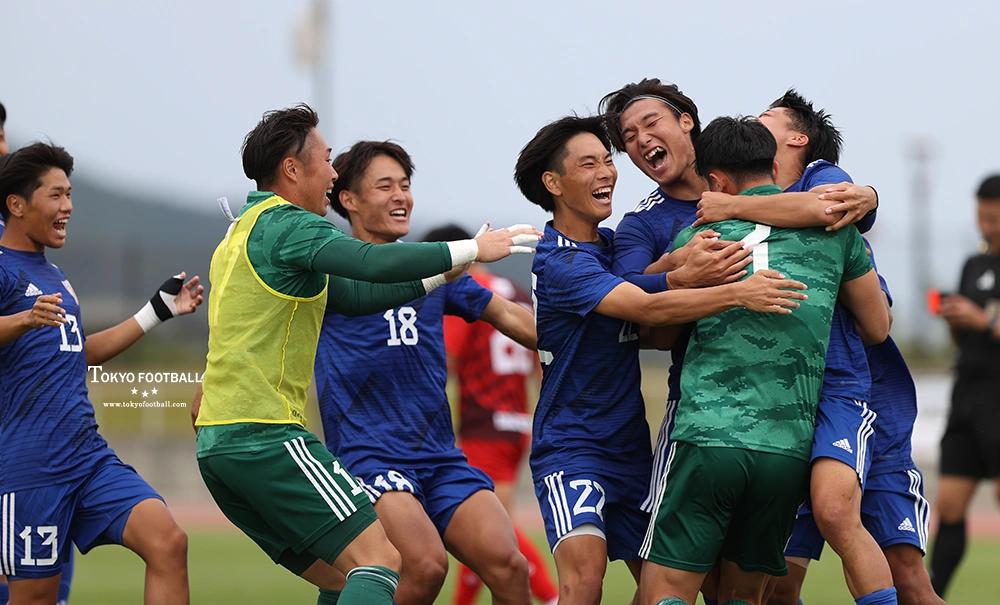 写真：PK戦で刈谷を破り決勝進出を決めたJAPANサッカーカレッジ。