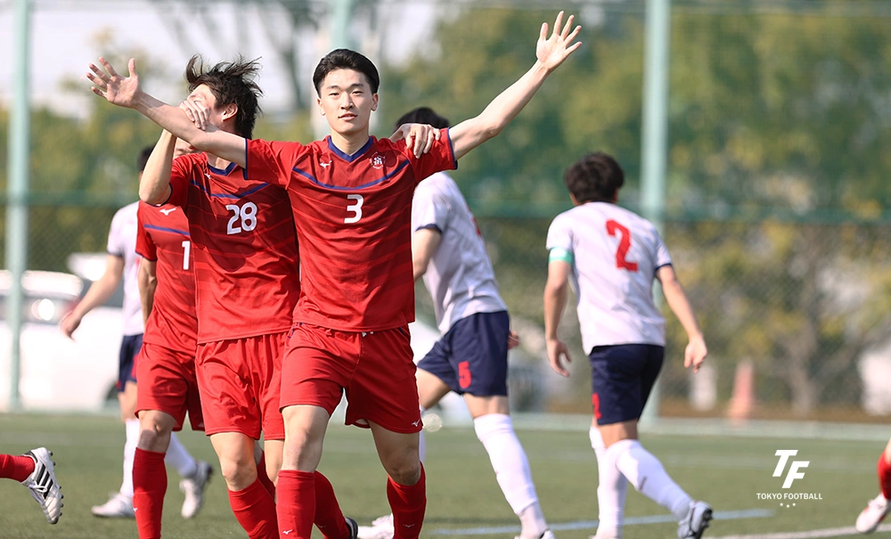 写真：開始早々にゴールを決めた三菱養和の明石。