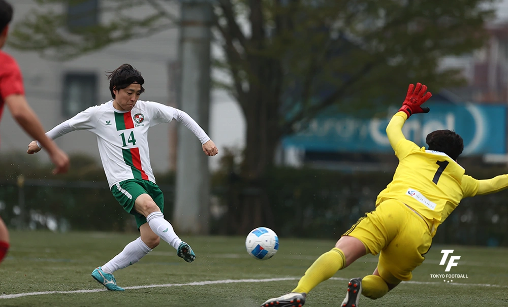 写真:開始4分に先制ゴールを決めるセルベッサの大森。