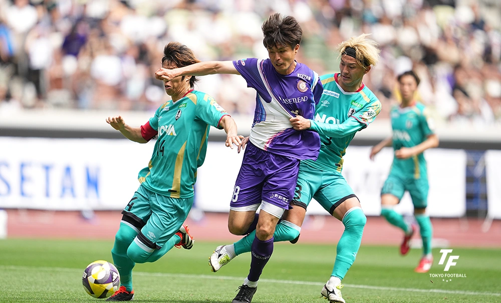 写真：懸命にゴールへ迫るクリアソンのFW齊藤。