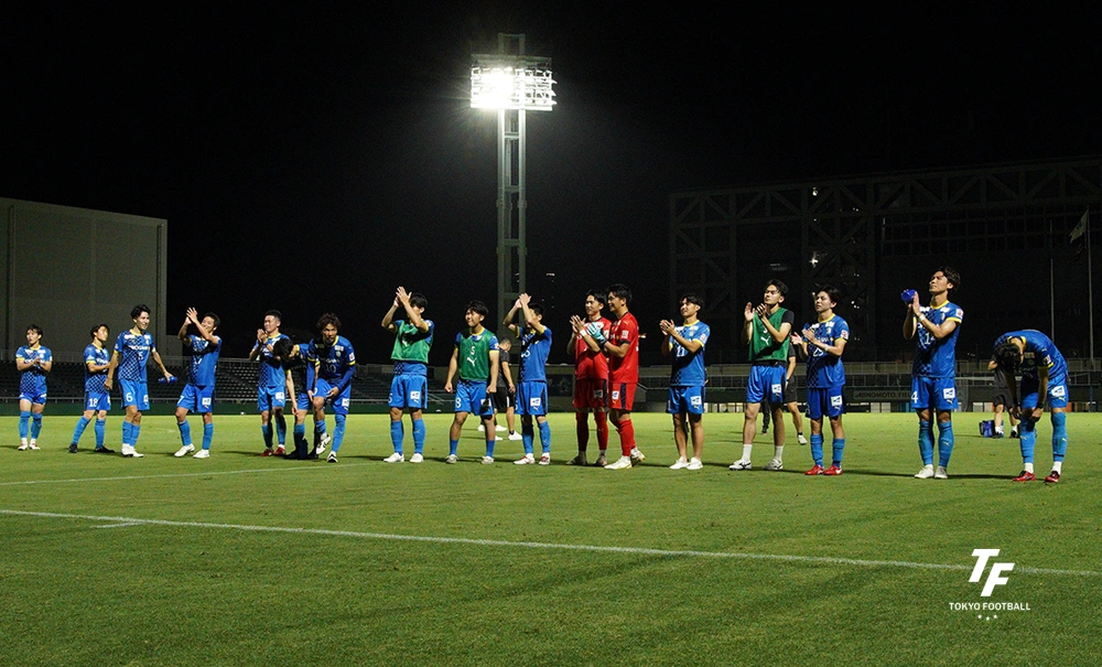 写真：4勝目を挙げた武蔵野の選手たち。
