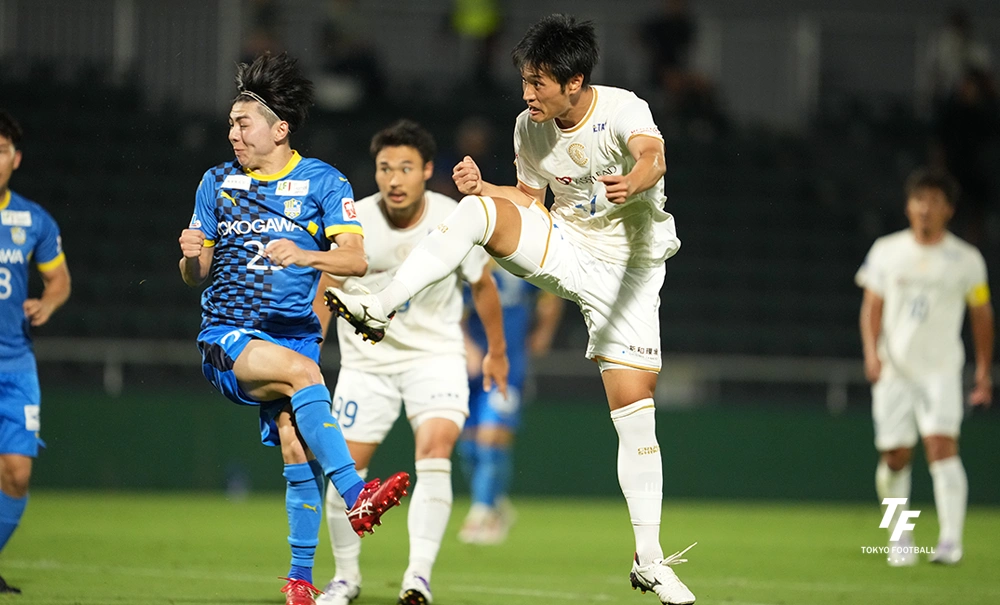 写真：後半に決定機を迎えるクリアソンの前澤。