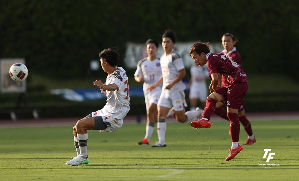 写真：前半にゴールを決めるエリースの小川。