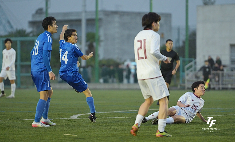 写真:前半に先制点を決めるRFCの田中。