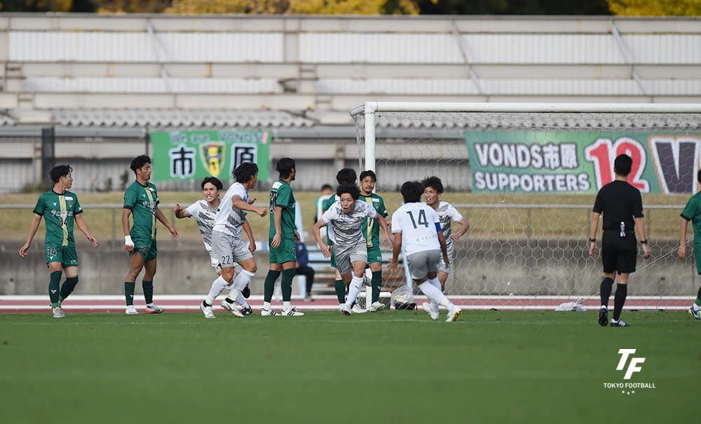 写真:後半6分にジェイリースの鳥飼にゴールを決められたVONDS。