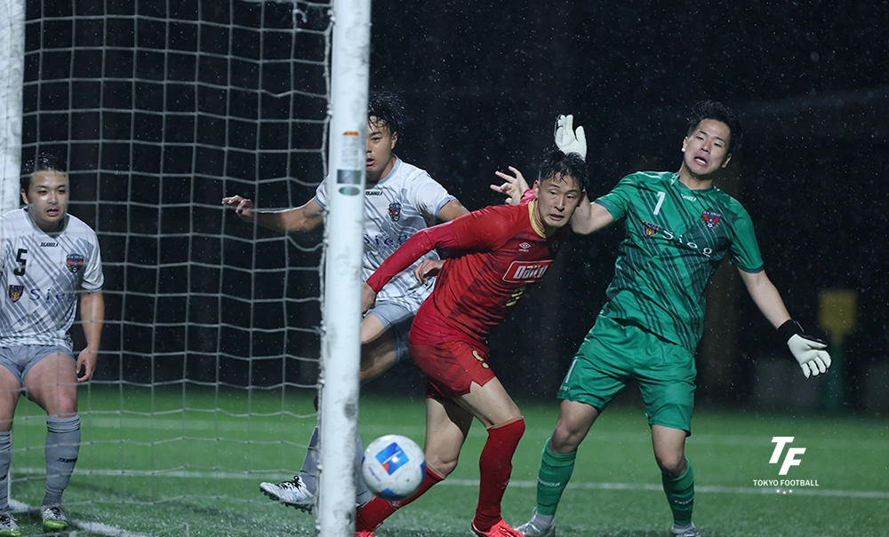 写真：後半に決勝点を狙うKOREAのFW朴昇泰。