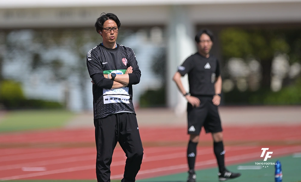 写真：契約解除が決まった東京23FCの安田監督。