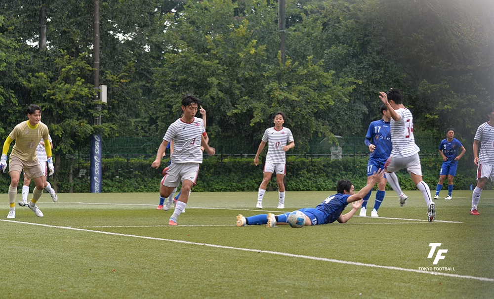 写真:後半早々にPKを獲得した八王子の渡部。