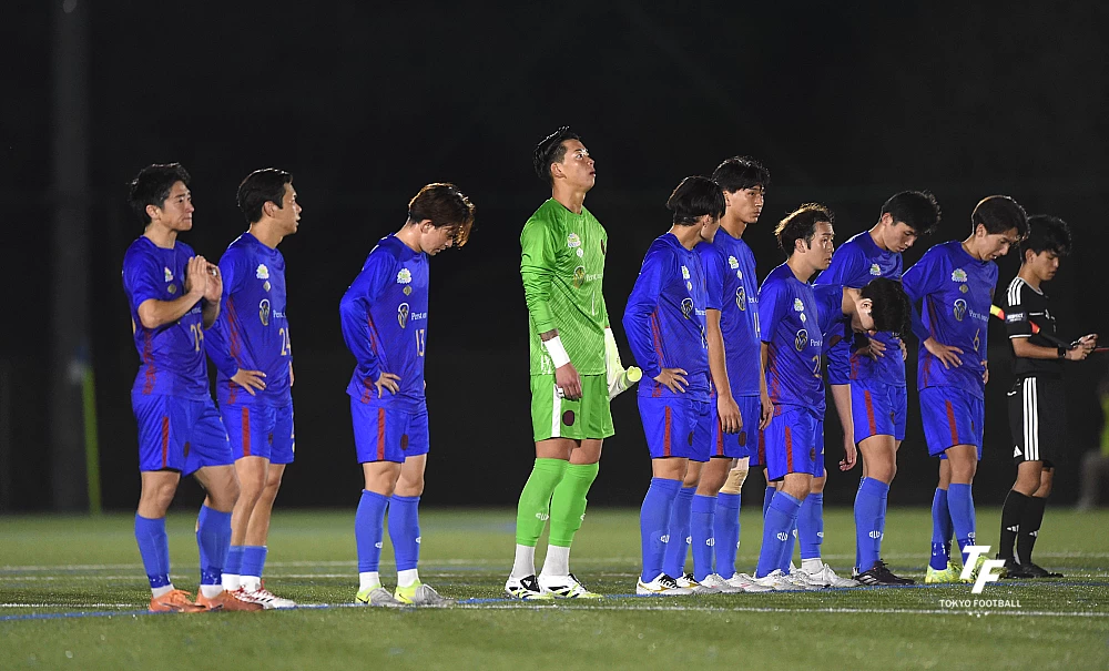 写真:4連敗を喫してうつむくアローレ。(写真:小林渓太)